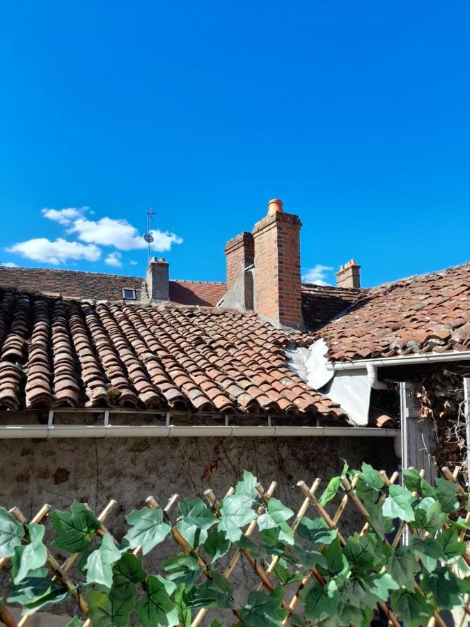 Maison En Ville Avec Terrasse Ensoleillee Et Wi-Fi Magnac-Laval 外观 照片